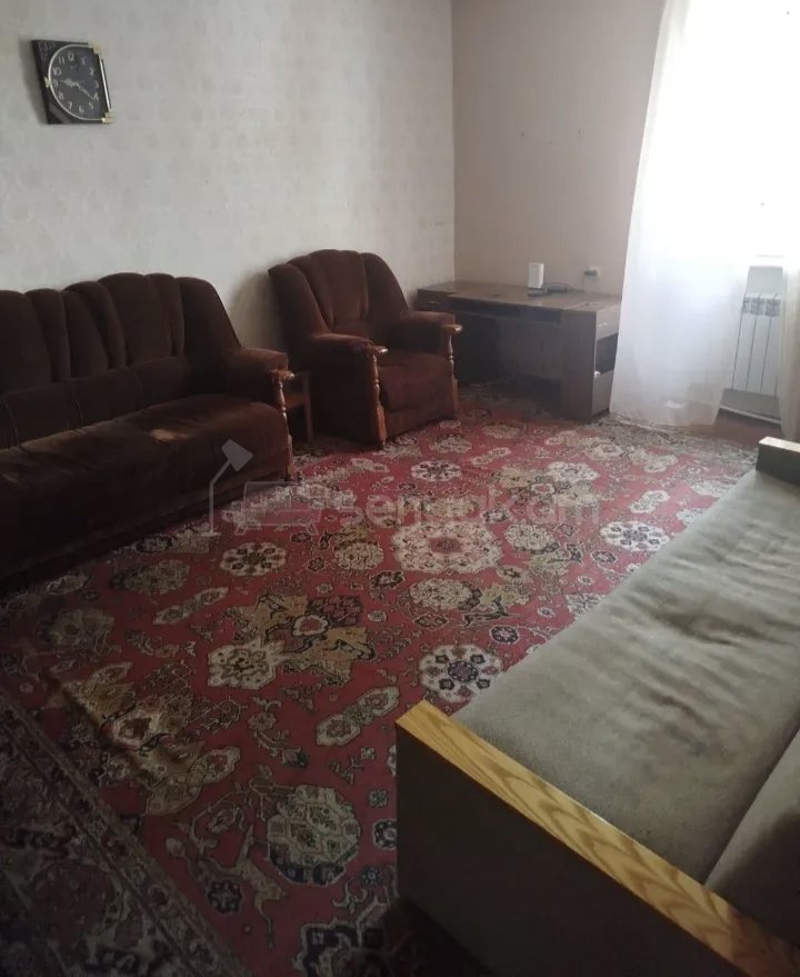 2 Սենյականոց Բնակարան Քարե Շենքում, 48քմ, 1/4 հարկ, Նորմալ Վիճակում, Կահավորված, Արևկող