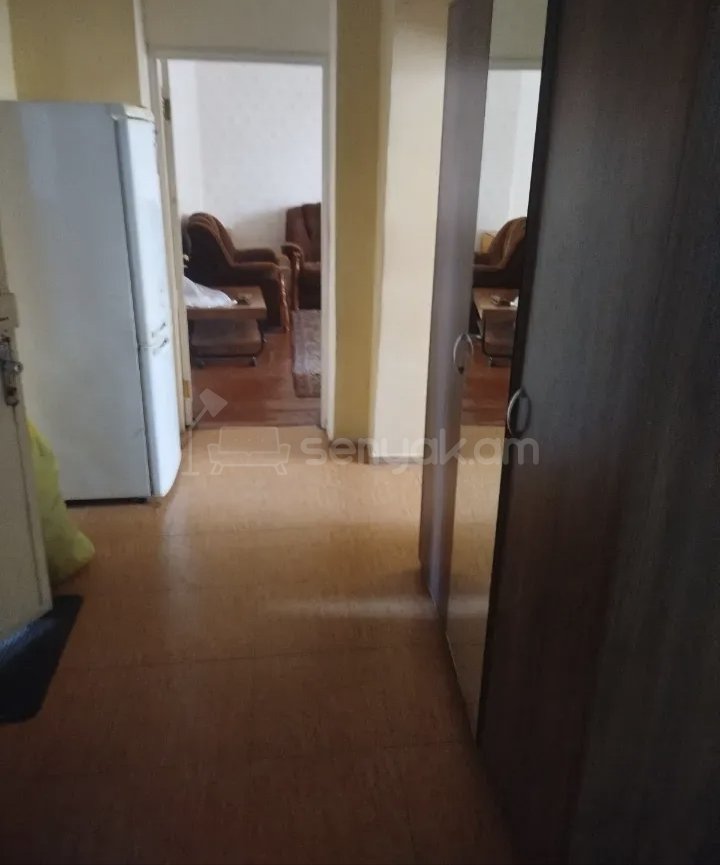 2 Սենյականոց Բնակարան Քարե Շենքում, 48քմ, 1/4 հարկ, Նորմալ Վիճակում, Կահավորված, Արևկող