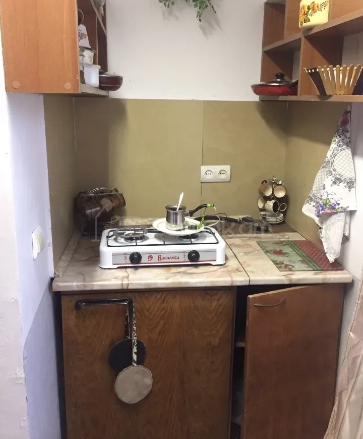 1 Սենյականոց Բնակարան Քարե Շենքում, 30քմ, 2/4 հարկ, Նորմալ Վիճակում, Կահավորված, Արևկող