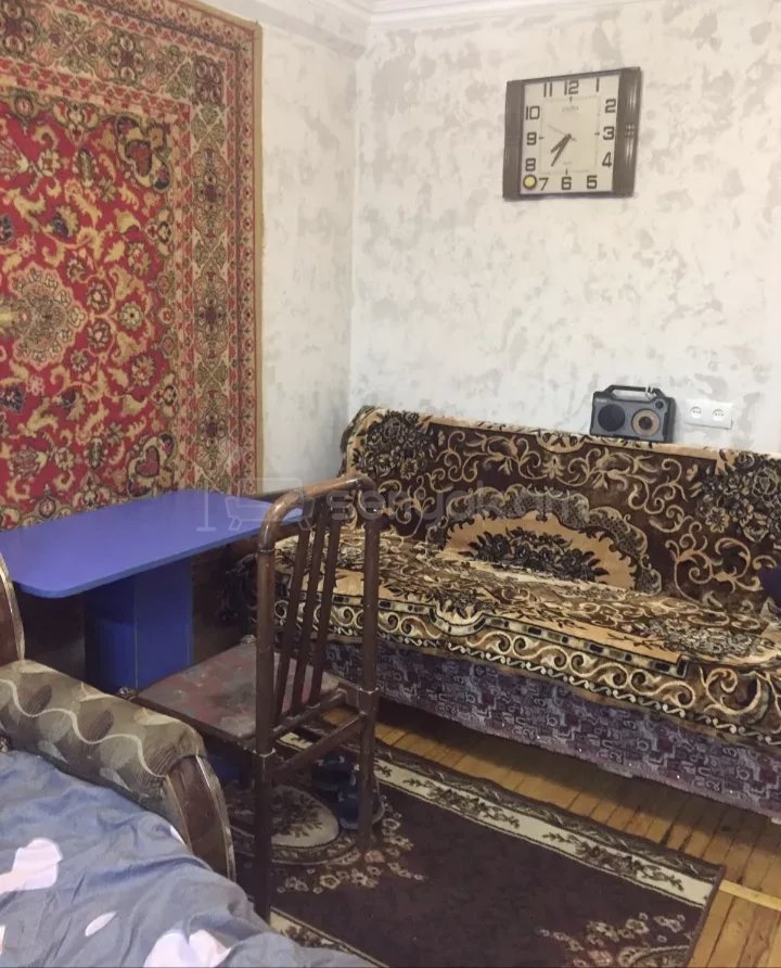 1 Սենյականոց Բնակարան Քարե Շենքում, 30քմ, 2/4 հարկ, Նորմալ Վիճակում, Կահավորված, Արևկող