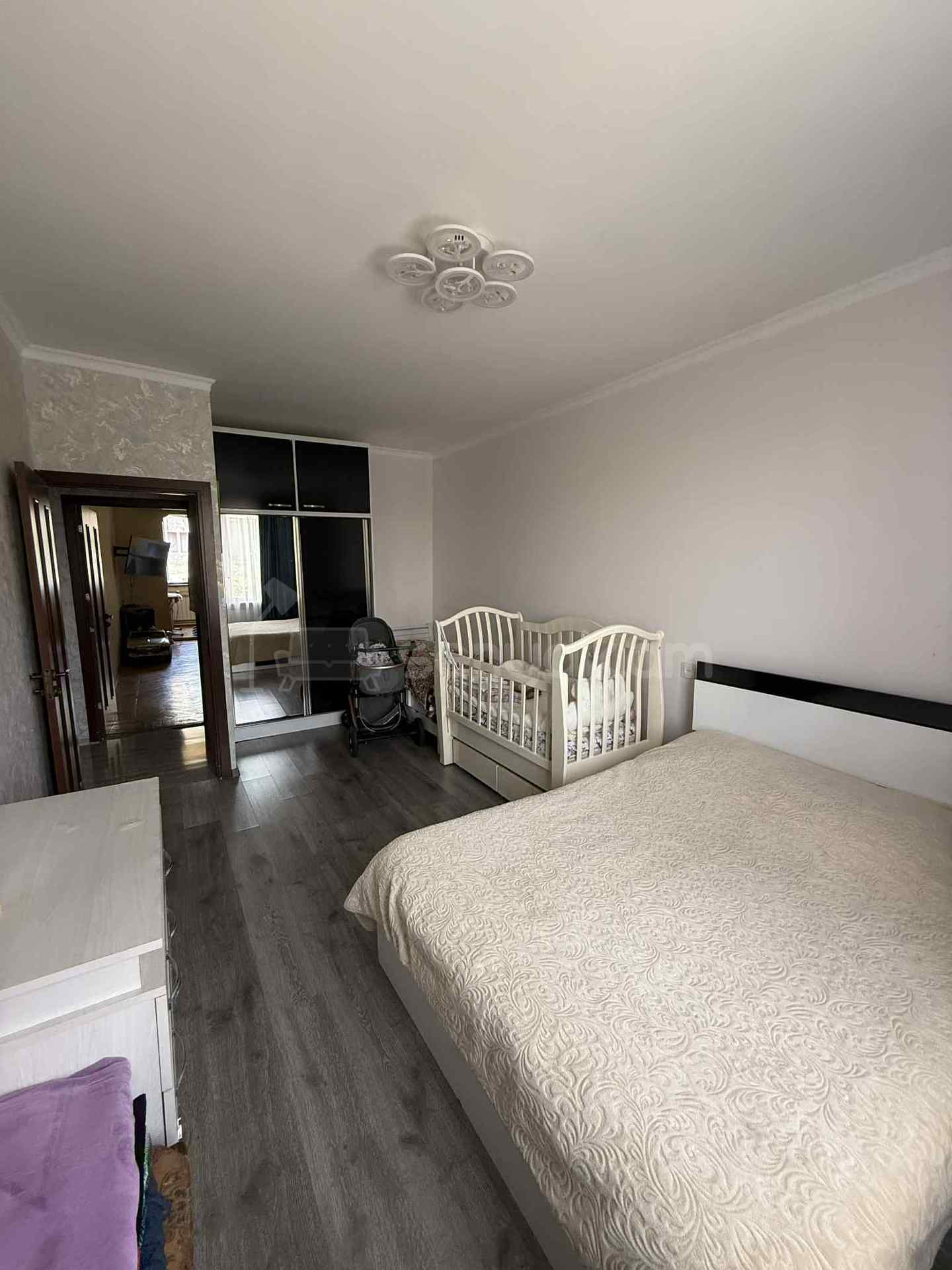 3 Սենյականոց Բնակարան, 75քմ, 3/5 հարկ, Նորմալ Վիճակում