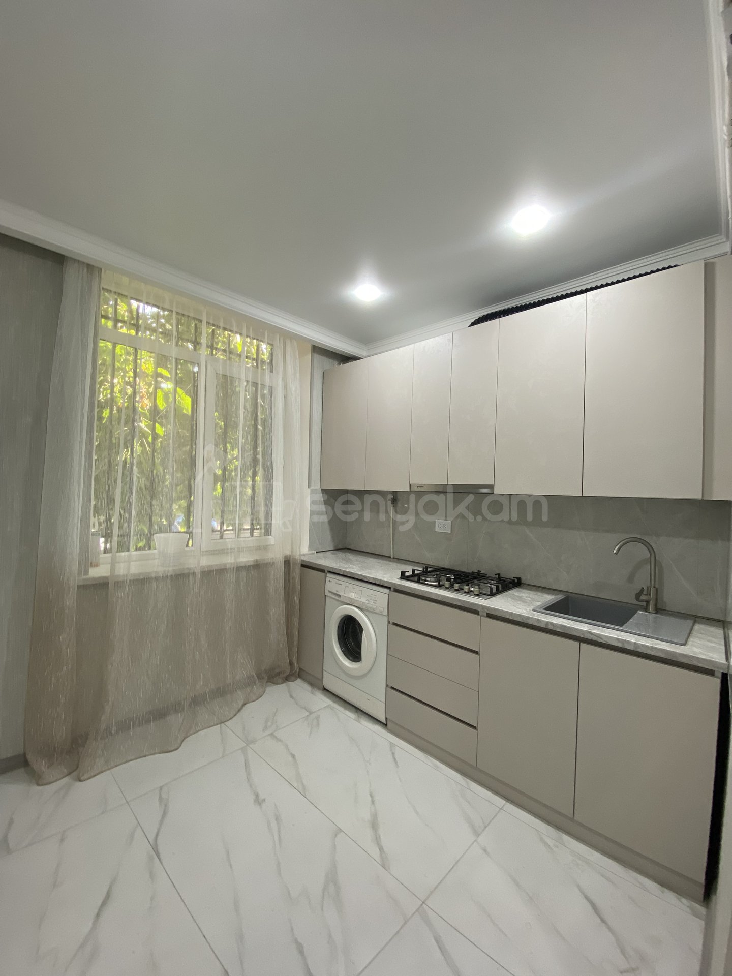 1 Սենյականոց Բնակարան Քարե Շենքում, 37քմ, 1/5 հարկ, Կապիտալ Վերանորոգված, Կահավորված, Արևկող