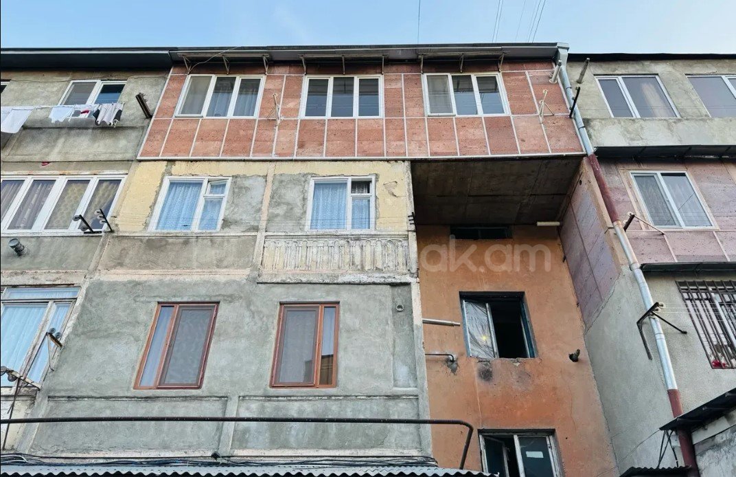 3 Սենյականոց Բնակարան Քարե Շենքում, 77քմ, 4/4 հարկ, Կապիտալ Վերանորոգված