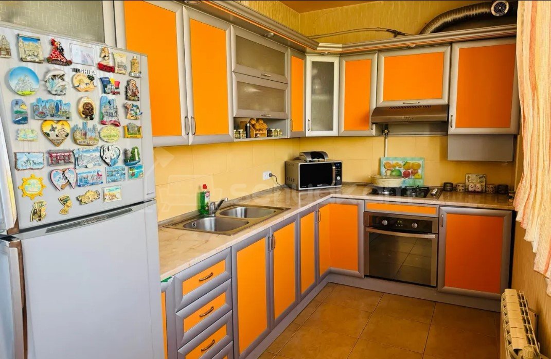 3 Սենյականոց Բնակարան Քարե Շենքում, 77քմ, 4/4 հարկ, Կապիտալ Վերանորոգված