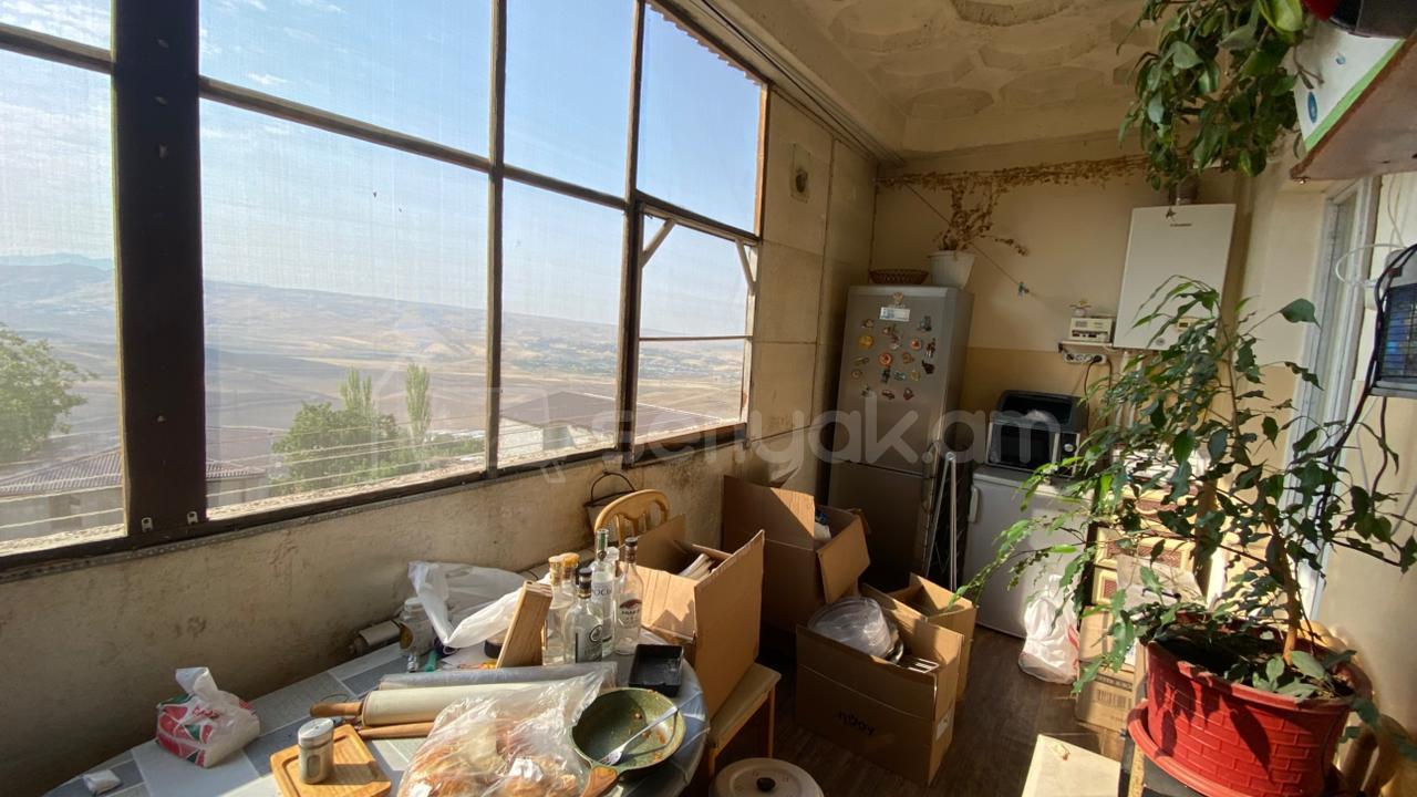 4 Սենյականոց Բնակարան, 100քմ, 4/9 հարկ, Պետական Վիճակում