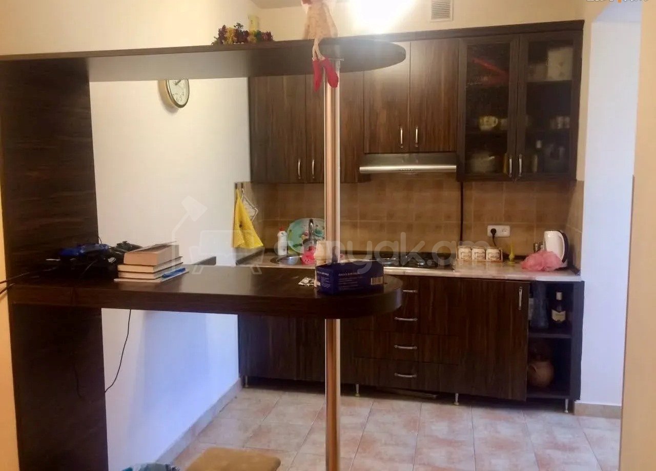 2 Սենյականոց Բնակարան Քարե Շենքում, 48քմ, 3/5 հարկ, Կապիտալ Վերանորոգված