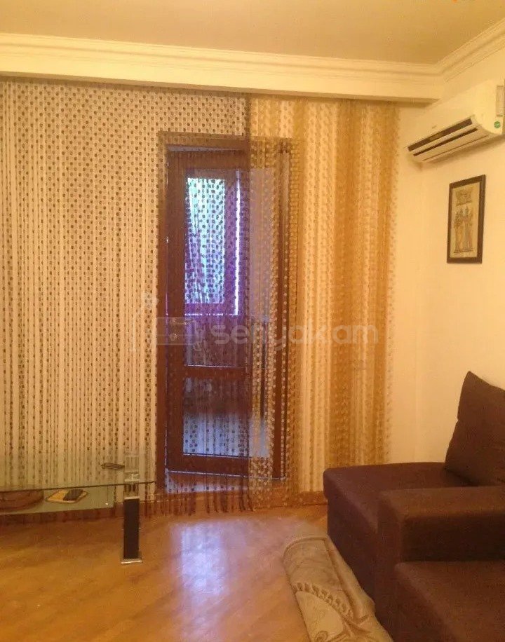 2 Սենյականոց Բնակարան Քարե Շենքում, 48քմ, 3/5 հարկ, Նորմալ Վիճակում