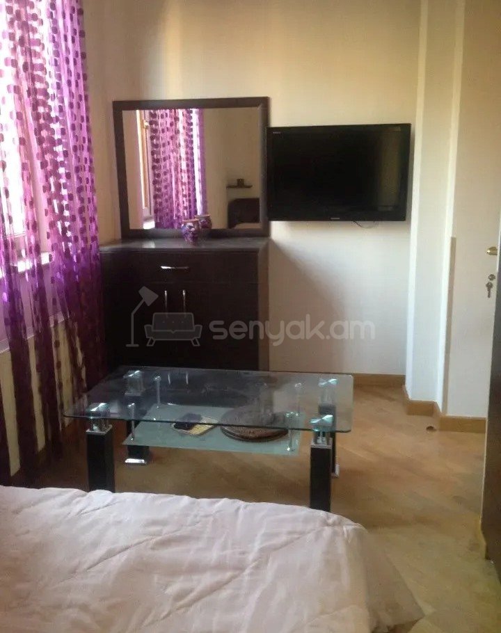 2 Սենյականոց Բնակարան Քարե Շենքում, 48քմ, 3/5 հարկ, Նորմալ Վիճակում