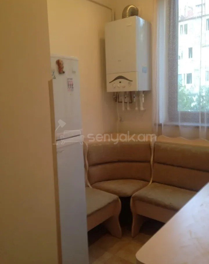 2 Սենյականոց Բնակարան Քարե Շենքում, 48քմ, 3/5 հարկ, Նորմալ Վիճակում