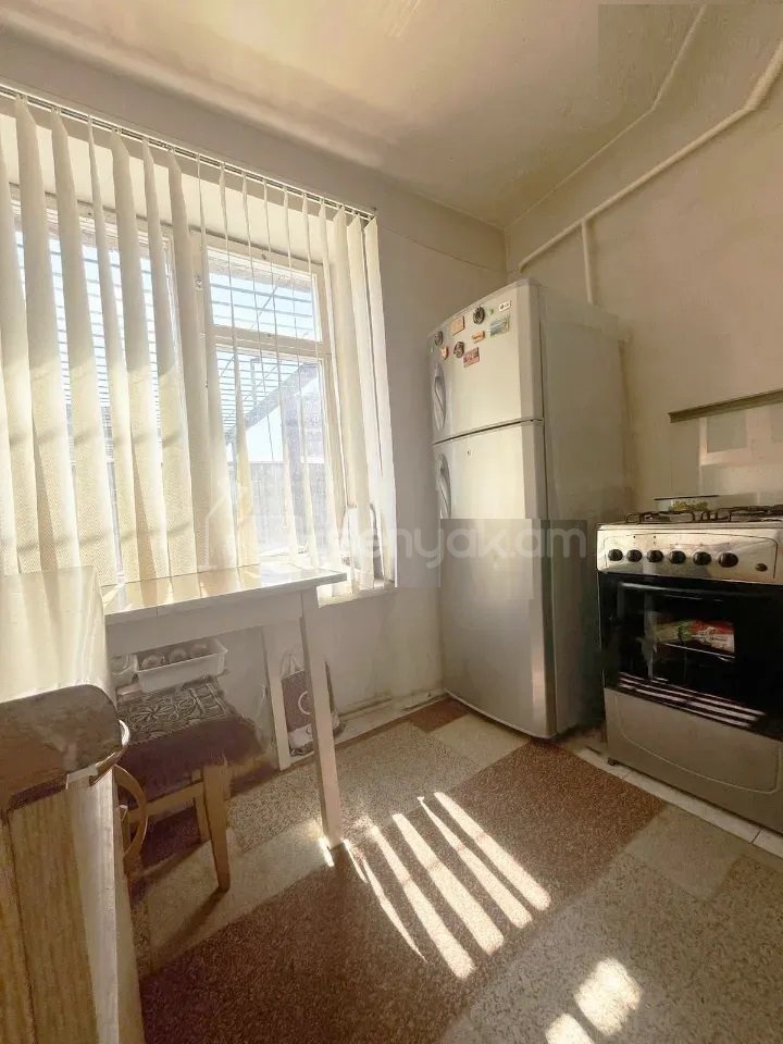 1 Սենյականոց Բնակարան Քարե Շենքում, 41քմ, 3/5 հարկ, Նորմալ Վիճակում