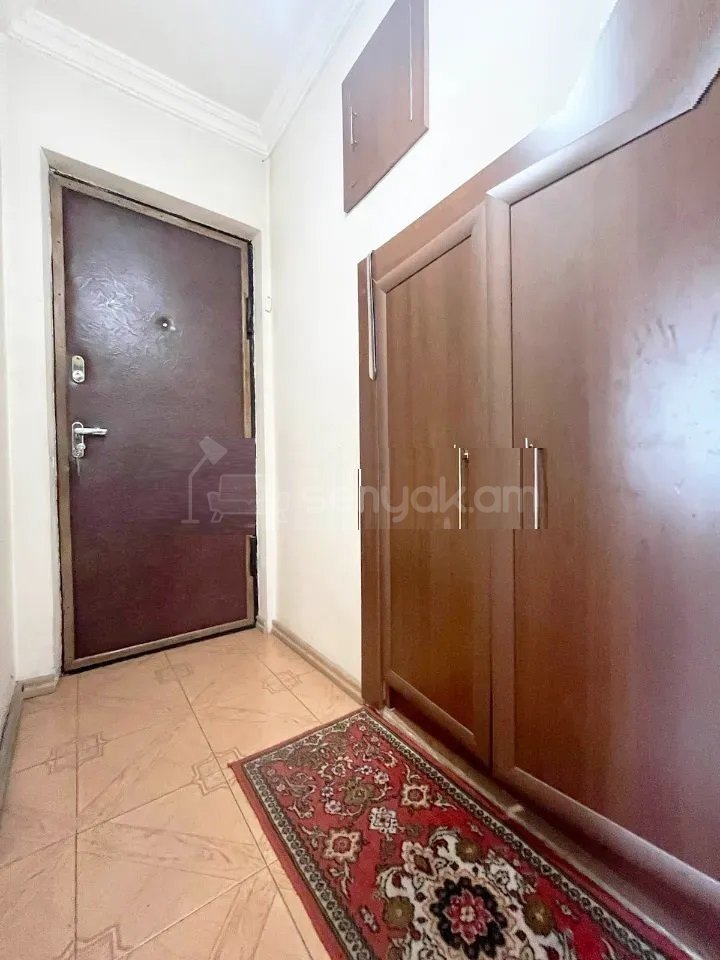 1 Սենյականոց Բնակարան Քարե Շենքում, 41քմ, 3/5 հարկ, Նորմալ Վիճակում