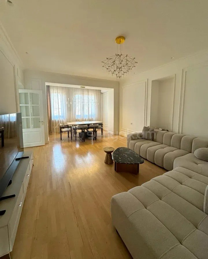 3 Սենյականոց Բնակարան Քարե Շենքում, 100քմ, 4/4 հարկ, Կապիտալ Վերանորոգված