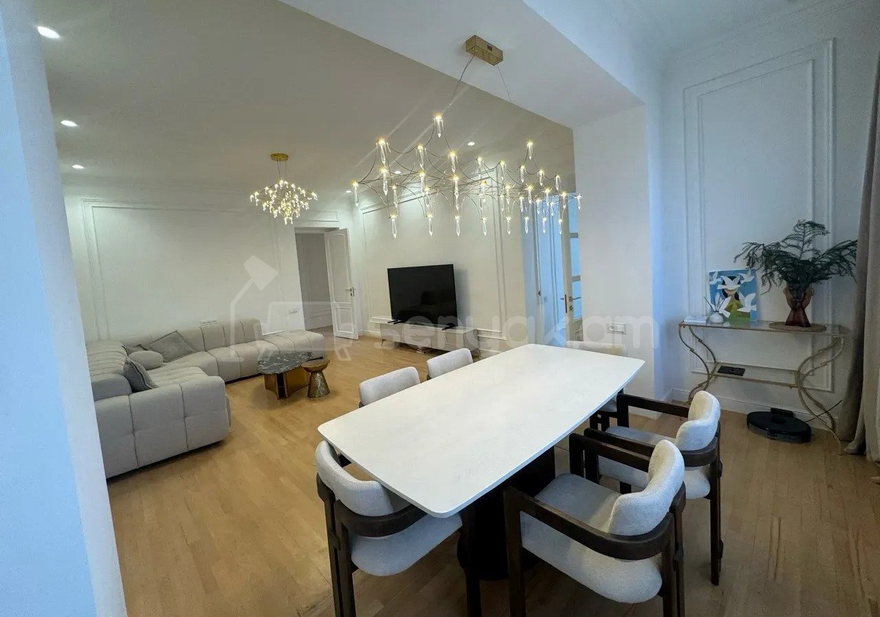 3 Սենյականոց Բնակարան Քարե Շենքում, 100քմ, 4/4 հարկ, Կապիտալ Վերանորոգված