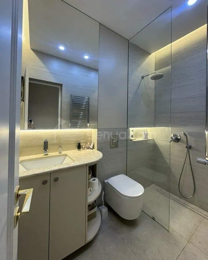 3 Սենյականոց Բնակարան Քարե Շենքում, 100քմ, 4/4 հարկ, Կապիտալ Վերանորոգված