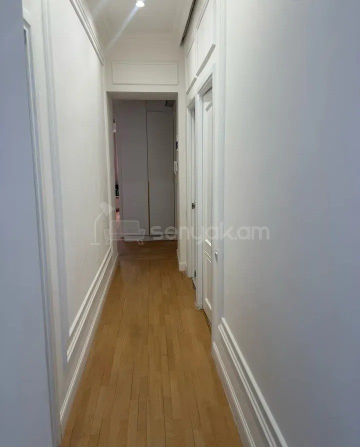 3 Սենյականոց Բնակարան Քարե Շենքում, 100քմ, 4/4 հարկ, Կապիտալ Վերանորոգված