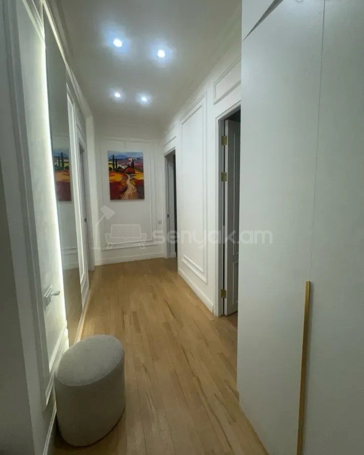 3 Սենյականոց Բնակարան Քարե Շենքում, 100քմ, 4/4 հարկ, Կապիտալ Վերանորոգված