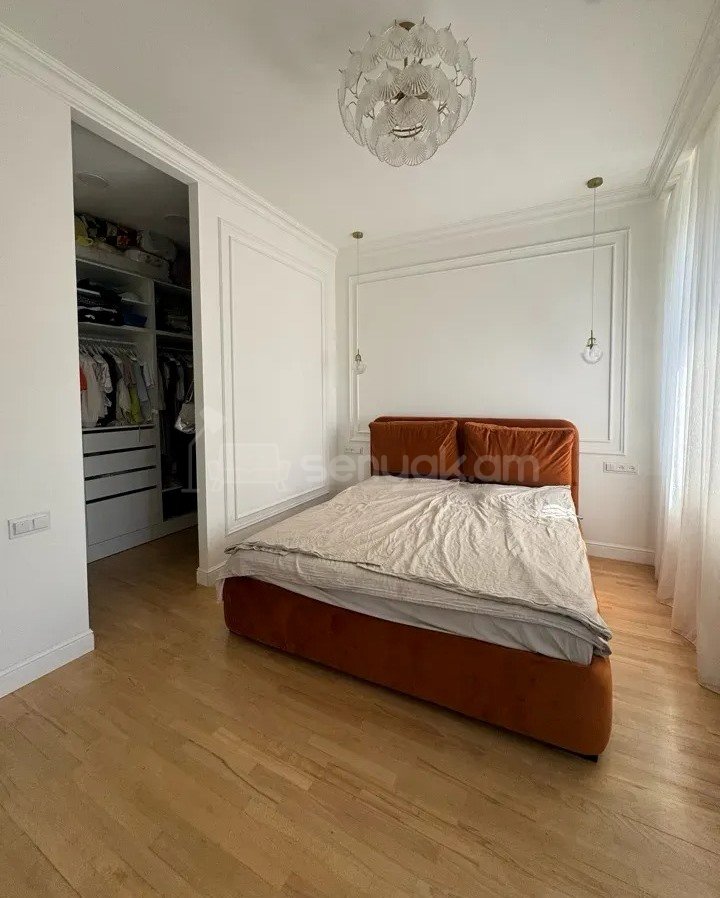 3 Սենյականոց Բնակարան Քարե Շենքում, 100քմ, 4/4 հարկ, Կապիտալ Վերանորոգված