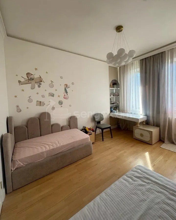 3 Սենյականոց Բնակարան Քարե Շենքում, 100քմ, 4/4 հարկ, Կապիտալ Վերանորոգված