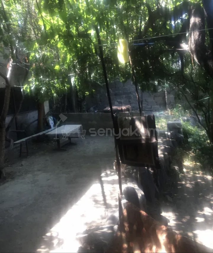 3 Սենյականոց Բնակարան Քարե Շենքում, 68քմ, 1/3 հարկ, Նորմալ Վիճակում, Կահավորված