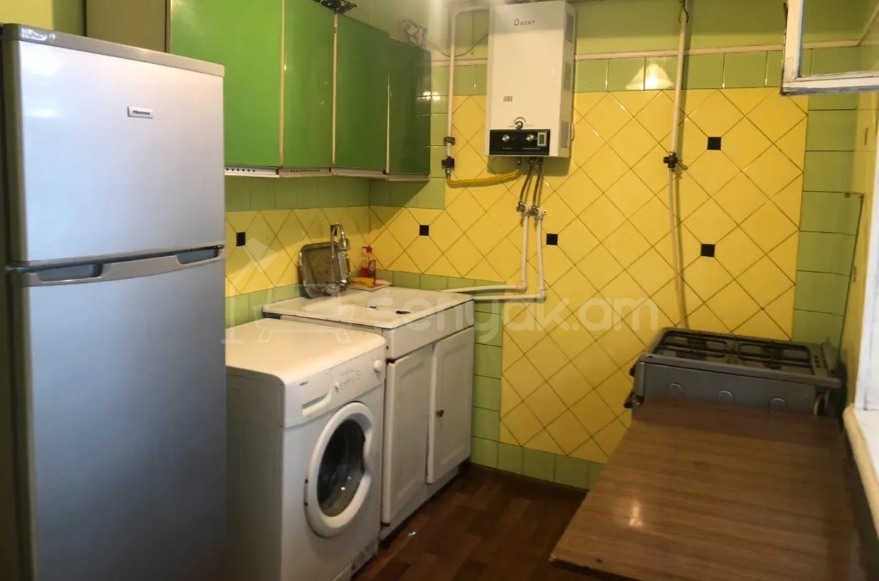 2 Սենյականոց Բնակարան Քարե Շենքում, 56քմ, 3/5 հարկ, Նորմալ Վիճակում, Կահավորված