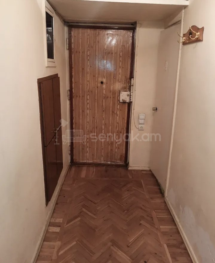 2 Սենյականոց Բնակարան Քարե Շենքում, 56քմ, 3/5 հարկ, Նորմալ Վիճակում, Կահավորված