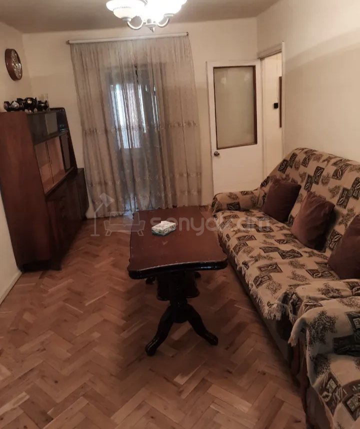 2 Սենյականոց Բնակարան Քարե Շենքում, 56քմ, 3/5 հարկ, Նորմալ Վիճակում, Կահավորված