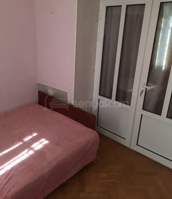 2 Սենյականոց Բնակարան Քարե Շենքում, 56քմ, 3/5 հարկ, Նորմալ Վիճակում, Կահավորված