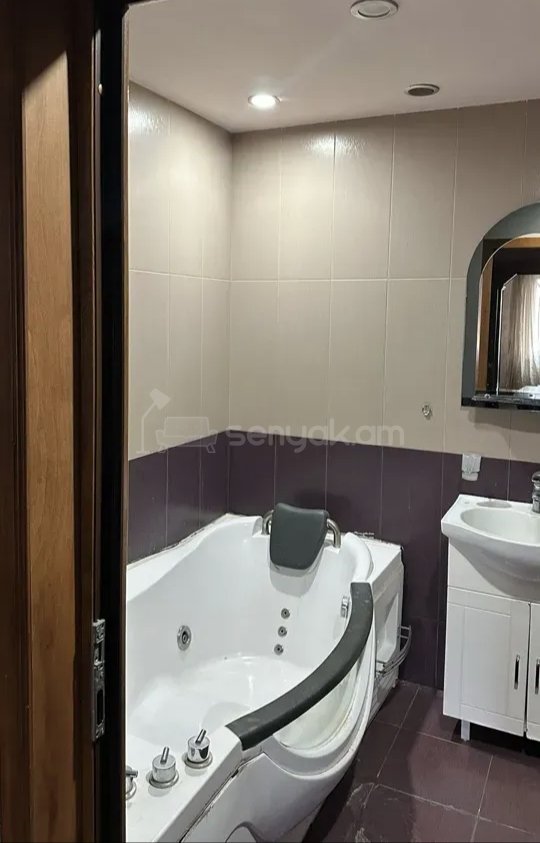 2 Սենյականոց Բնակարան, 62քմ, 2/14 հարկ, Կապիտալ Վերանորոգված, Կահավորված, Արևկող