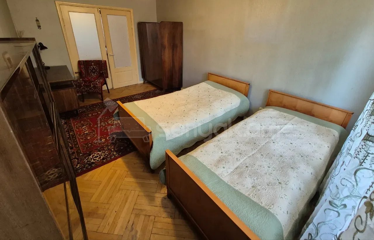 3 Սենյականոց Բնակարան Քարե Շենքում, 78քմ, 3/5 հարկ, Նորմալ Վիճակում, Կահավորված