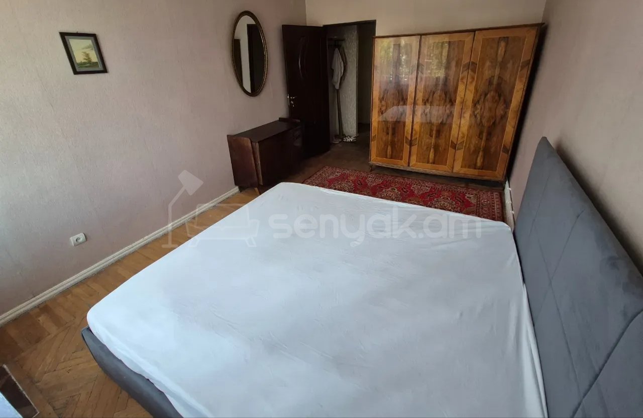 3 Սենյականոց Բնակարան Քարե Շենքում, 78քմ, 3/5 հարկ, Նորմալ Վիճակում, Կահավորված