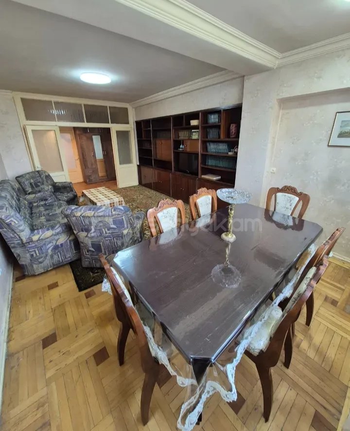 3 Սենյականոց Բնակարան Քարե Շենքում, 78քմ, 3/5 հարկ, Նորմալ Վիճակում, Կահավորված