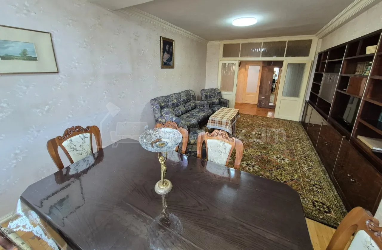 3 Սենյականոց Բնակարան Քարե Շենքում, 78քմ, 3/5 հարկ, Նորմալ Վիճակում, Կահավորված