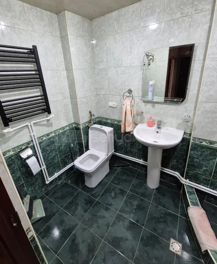 3 Սենյականոց Բնակարան Քարե Շենքում, 78քմ, 3/5 հարկ, Նորմալ Վիճակում, Կահավորված