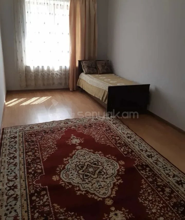 3 Սենյականոց Բնակարան Քարե Շենքում, 68քմ, 2/2 հարկ, Նորմալ Վիճակում, Կահավորված, Արևկող