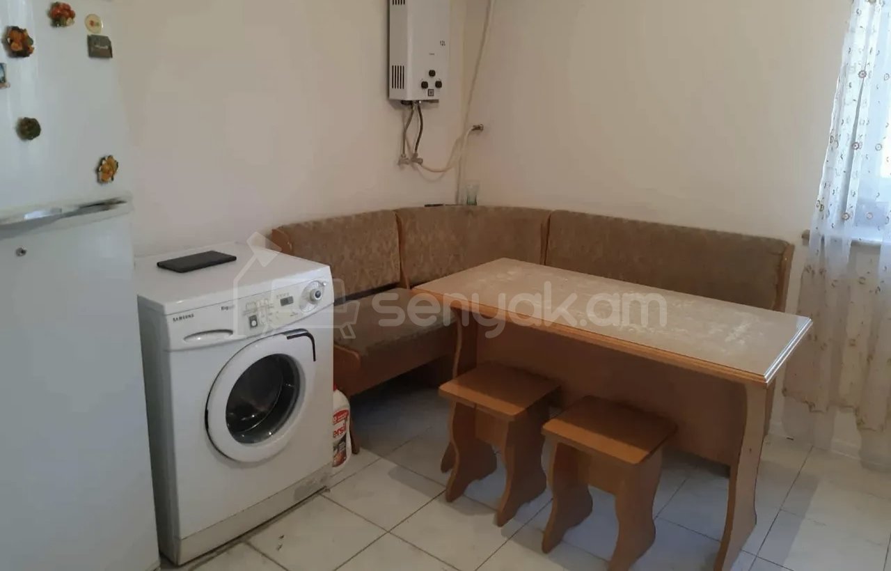 3 Սենյականոց Բնակարան Քարե Շենքում, 68քմ, 2/2 հարկ, Նորմալ Վիճակում, Կահավորված, Արևկող