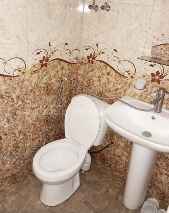 1 Սենյականոց Բնակարան Քարե Շենքում, 35քմ, 1/1 հարկ, Նորմալ Վիճակում, Կահավորված