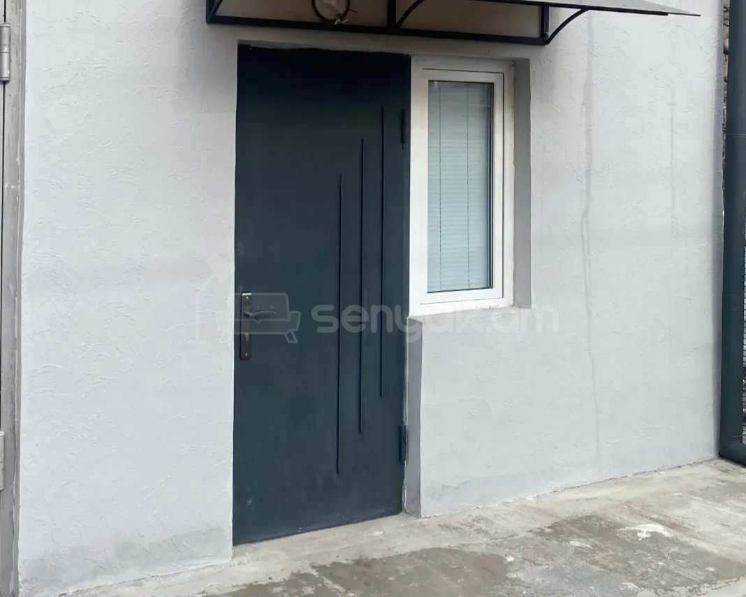 1 Սենյականոց Բնակարան Քարե Շենքում, 45քմ, 1/1 հարկ, Կապիտալ Վերանորոգված, Կահավորված