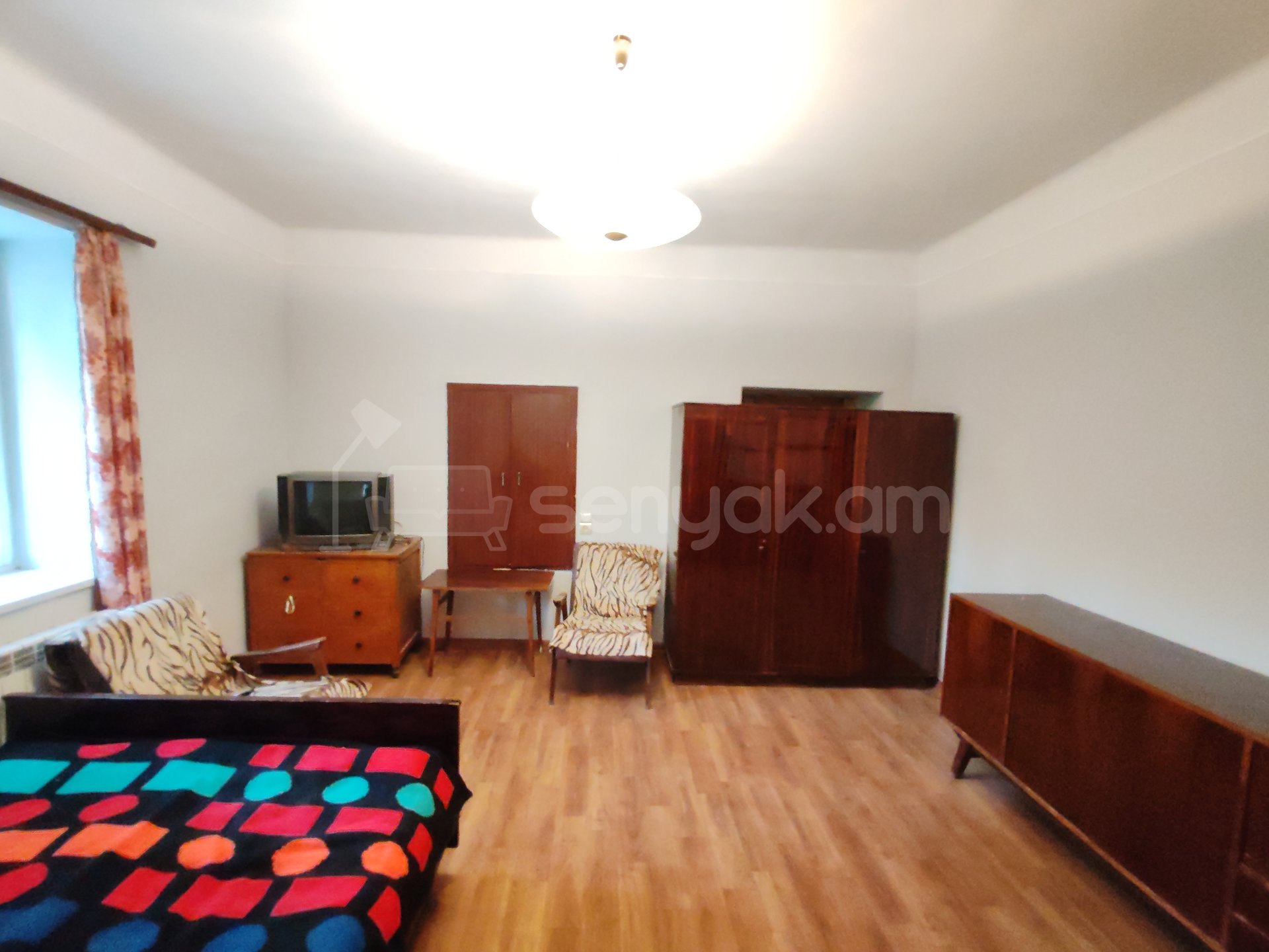 1 Սենյականոց Բնակարան Քարե Շենքում, 40քմ, 1/1 հարկ, Կոսմետիկ Վերանորոգված, Կահավորված