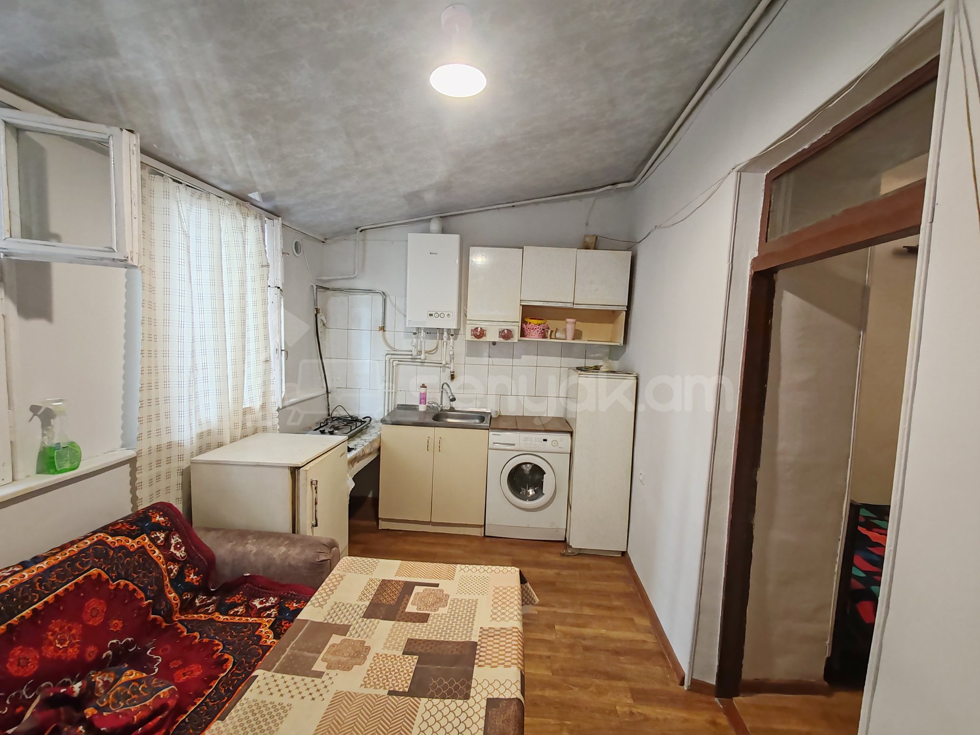 1 Սենյականոց Բնակարան Քարե Շենքում, 40քմ, 1/1 հարկ, Կոսմետիկ Վերանորոգված, Կահավորված