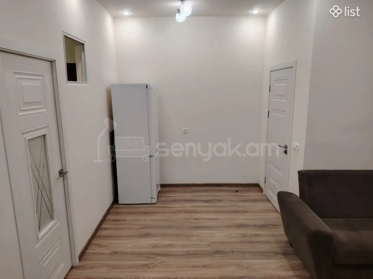 2 Սենյականոց Բնակարան Քարե Շենքում, 45քմ, 1/2 հարկ, Նորմալ Վիճակում, Կահավորված