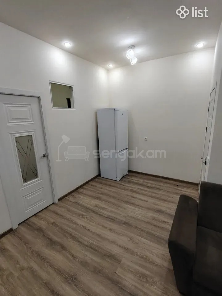 2 Սենյականոց Բնակարան Քարե Շենքում, 45քմ, 1/2 հարկ, Նորմալ Վիճակում, Կահավորված