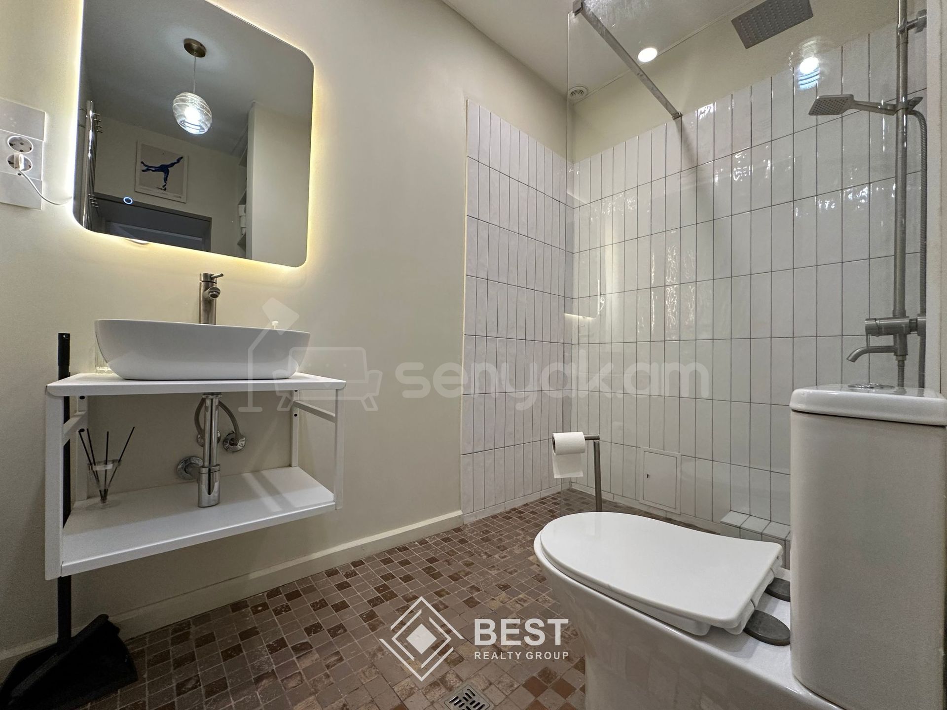 2 Սենյականոց Բնակարան Քարե Շենքում, 54քմ, 3/5 հարկ, Դիզայներական Վերանորոգված