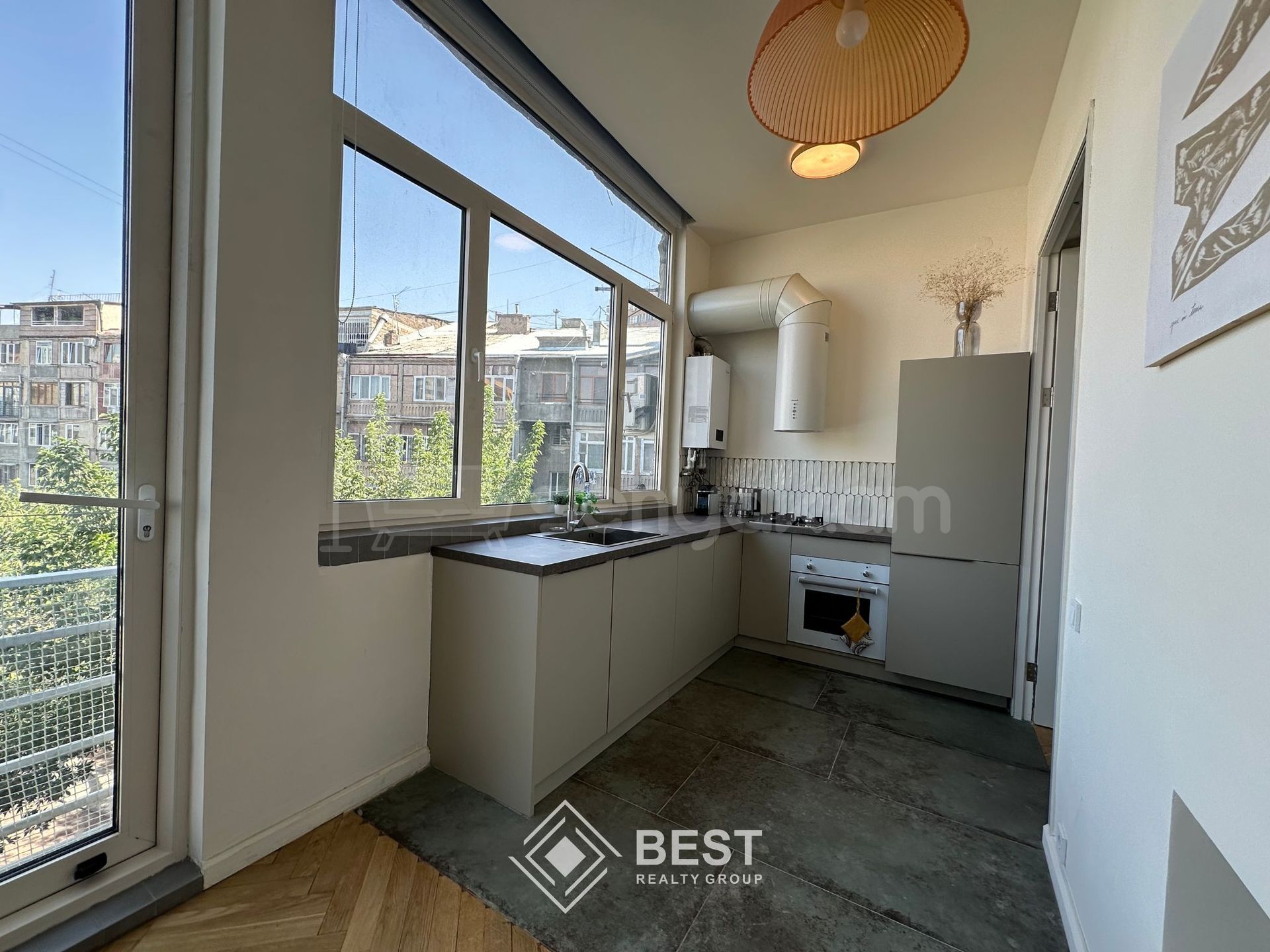 2 Սենյականոց Բնակարան Քարե Շենքում, 54քմ, 3/5 հարկ, Դիզայներական Վերանորոգված