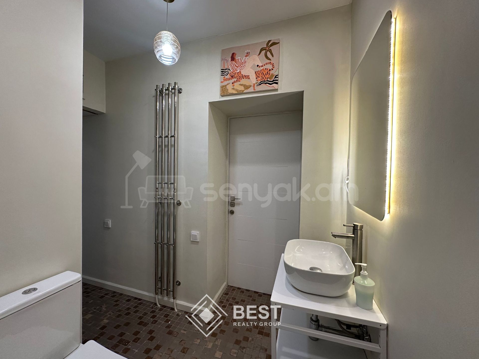 2 Սենյականոց Բնակարան Քարե Շենքում, 54քմ, 3/5 հարկ, Դիզայներական Վերանորոգված