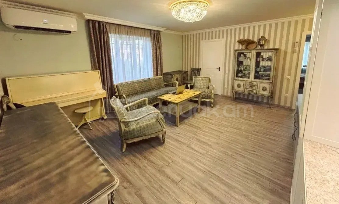 4 Սենյականոց Բնակարան Քարե Շենքում, 74քմ, 5/5 հարկ, Կապիտալ Վերանորոգված