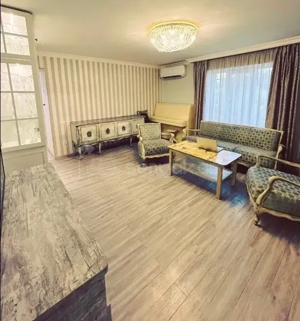 4 Սենյականոց Բնակարան Քարե Շենքում, 74քմ, 5/5 հարկ, Կապիտալ Վերանորոգված