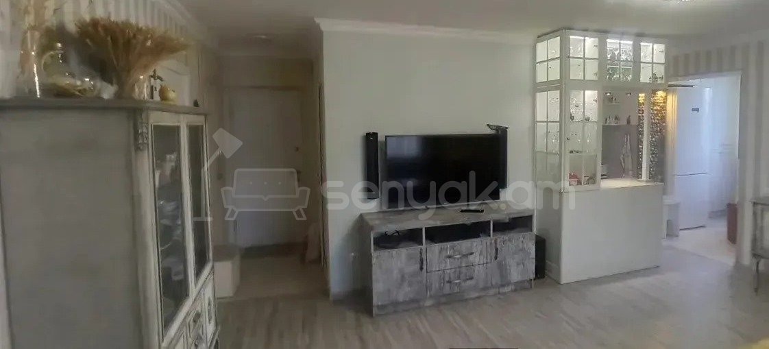 4 Սենյականոց Բնակարան Քարե Շենքում, 74քմ, 5/5 հարկ, Կապիտալ Վերանորոգված