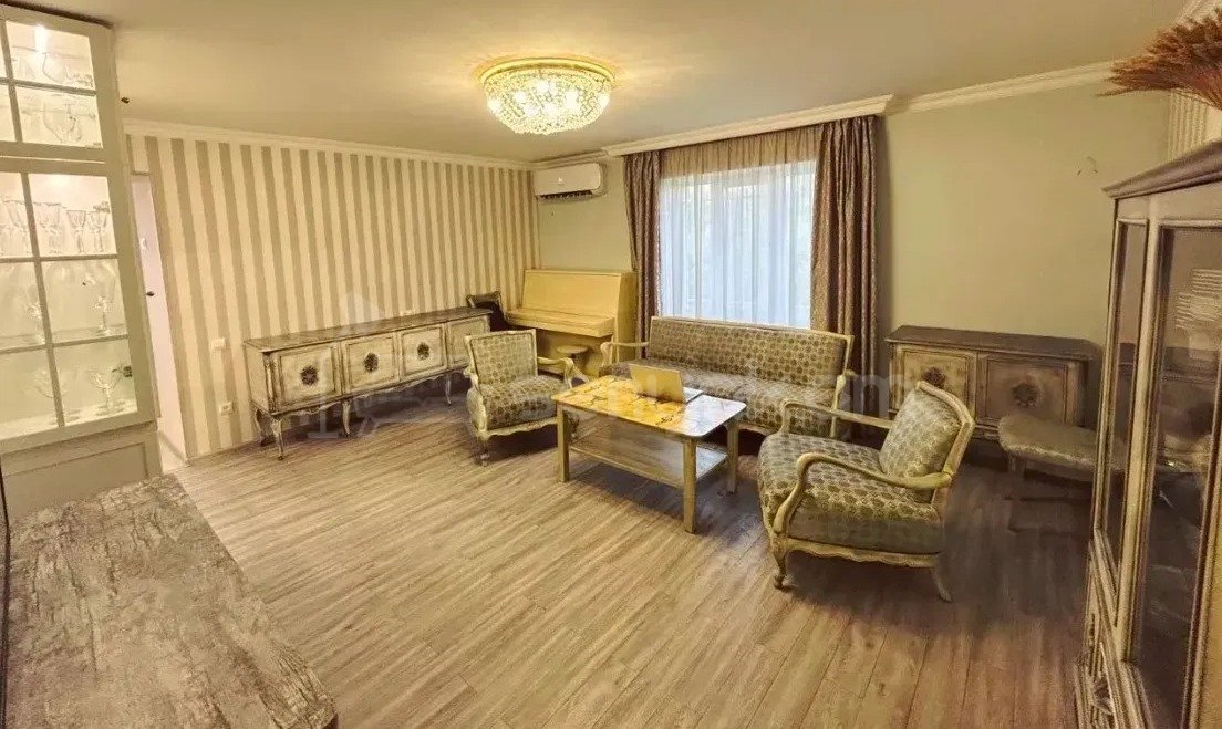 4 Սենյականոց Բնակարան Քարե Շենքում, 74քմ, 5/5 հարկ, Կապիտալ Վերանորոգված