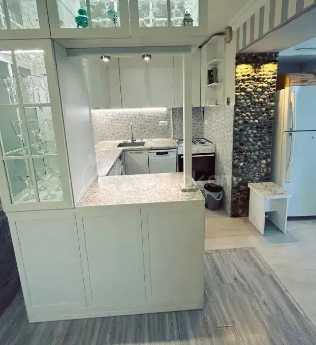 4 Սենյականոց Բնակարան Քարե Շենքում, 74քմ, 5/5 հարկ, Կապիտալ Վերանորոգված