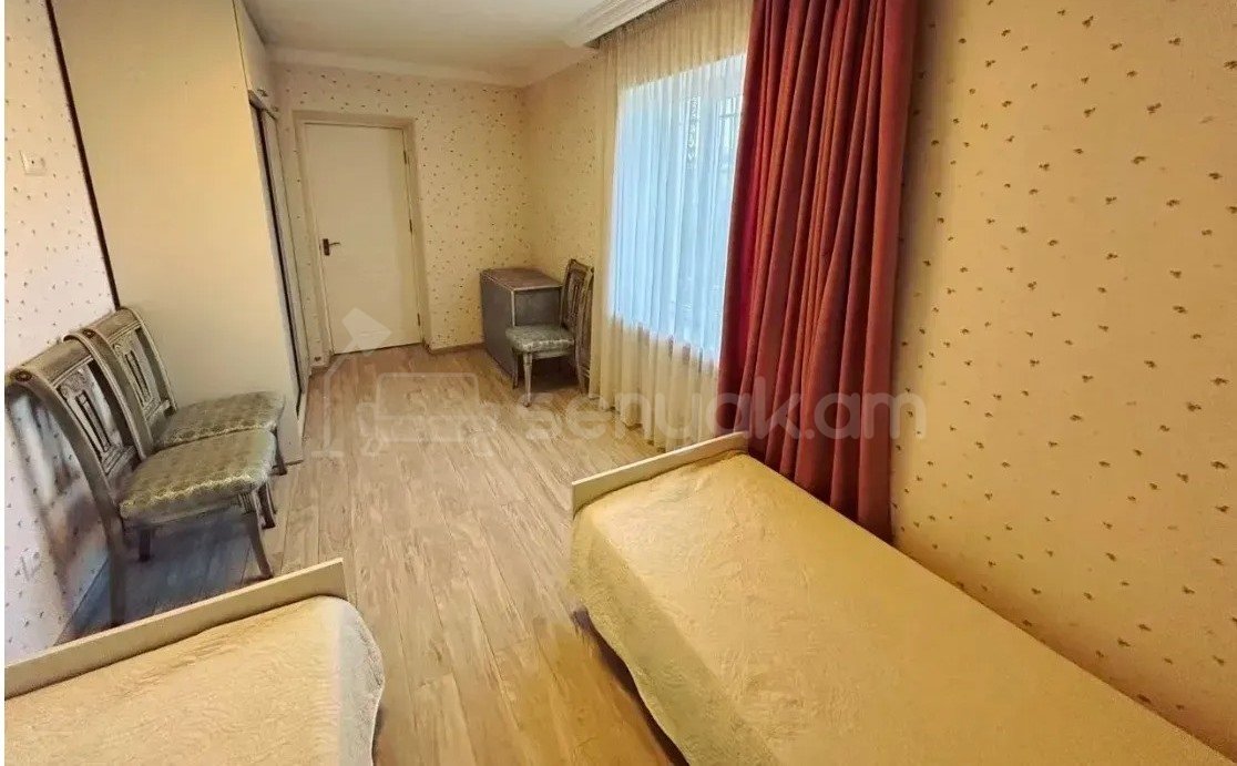 4 Սենյականոց Բնակարան Քարե Շենքում, 74քմ, 5/5 հարկ, Կապիտալ Վերանորոգված